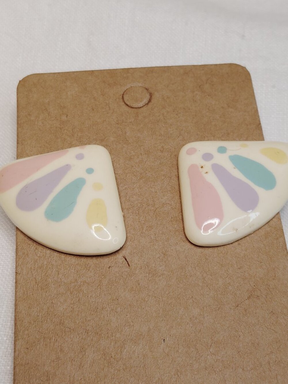 Vintage 1980s Fan‑Shaped Stud Earrings – Pastel Abstract Design, Cream Base